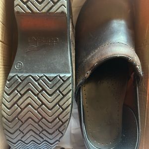 New in box Dansko clogs… women’s